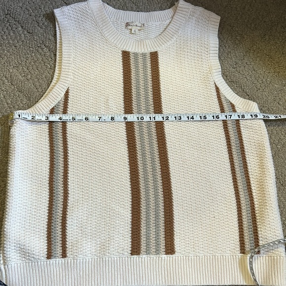 Striped beige sweater vest - Picture 2 of 4